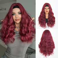 Peluca de Cabello Sintético Largo y Ondulado Rojo Brillante de 26 Pulgadas con Diadema, Fibra Resistente al Calor, Aspecto Natural Mate