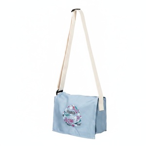 Sac messager en toile bleu pastel avec logo personnalisé, cadeau promotionnel d'entreprise - Product Image 3