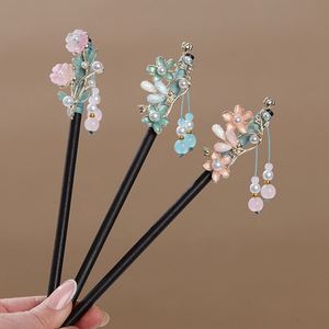 Épingle à cheveux vintage en bois pour femme, style chinois, fleur enroulée, pince à cheveux élégante classique avec pompon, imitation ébène, 16 cm - Product Image 2