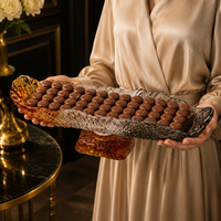 Plateau à chocolat en verre moderne Jossin avec forme rectangulaire ondulée artistique, plat de service pour événements et mise en table
