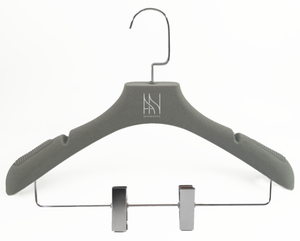 <span class=keywords><strong>Cintre</strong></span> en velours noir avec logo doré, <span class=keywords><strong>cintre</strong></span> floqué avec pinces dorées - Product Image 6