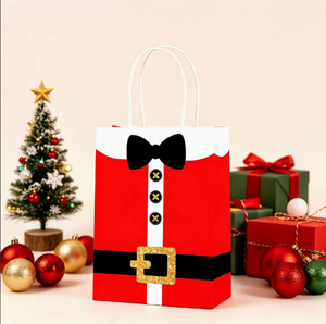 Sac cadeau en papier kraft de Noël avec impression costume de Père Noël pour les cadeaux de fêtes et de réveillon de Noël avec lien. - Product Image 2