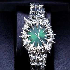 Montre Gothique Personnalisée en Gros avec Cadran en Acier Inoxydable à Pointes, Logo Gravé, Mouvement Japonais MIYOTA Unique et Cadran en Quartz Albâtre - Product Image 6