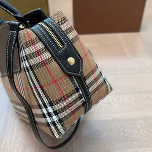 Bolso Bandolera de Cuero de Lujo para Mujer, Diseño a Cuadros, Marca Original de Alta Calidad - Product Image 4