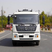Camion-citerne à vide Dongfeng 4x2 personnalisé de 8 m³ pour le nettoyage des fosses septiques et l'aspiration des eaux usées