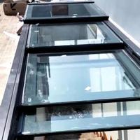 Pérgola de cristal de diseño retráctil deslizante de aluminio moderno OEM, sistema de techo eléctrico para Patio, persiana con patrón de apertura Horizontal