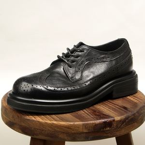 Mocasines de Hombre de Alta Gama, Hechos a Mano en Cuero Vacuno Europeo Repujado, con Parches, Punta Cuadrada y Cierre de Cordones - Product Image 4