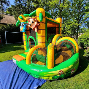 Castillo inflable de jungla con tobogán para fiestas infantiles. - Product Image 3