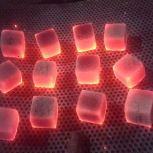 Charbon de bois en briquettes de haute qualité à partir de coques de noix de coco à un prix exceptionnel pour les loisirs, bonne qualité - Product Image 1