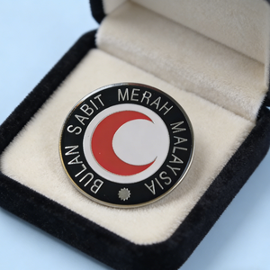 Distintivo Rotondo in Lega di Zinco Placcato Argento con Emblema della Benessere Pubblico Malese per Volontari nelle Attività di Benessere Pubblico - Product Image 5