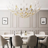 Luminaires suspendus LED réglables en hauteur pour la décoration intérieure, parfaits pour les halls d'hôtel, les restaurants haut de gamme, en verre personnalisé.