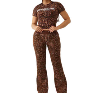Peeqi h001 vendita all'ingrosso da <span class=keywords><strong>donna</strong></span> True Set a due pezzi con stampa <span class=keywords><strong>leopardata</strong></span> alla moda manica corta pantaloni a zampa corta 2 pezzi completo <span class=keywords><strong>donna</strong></span> - Product Image 2