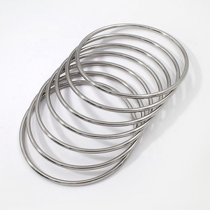 <span class=keywords><strong>Vente</strong></span> flash - <span class=keywords><strong>Bijoux</strong></span> tendance - Bracelet simple en acier inoxydable plaqué <span class=keywords><strong>or</strong></span> - Cercle lisse de 3 mm - Ensemble de 7 bracelets empilables - Pour femmes - Product Image 3