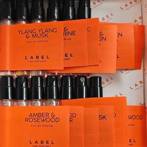 Centro Dobrado Personalizado Perfume Amostra Garrafa Suporte Cartão Papel Perfume <span class=keywords><strong>Tester</strong></span> Cartão Embalagem Cosmética - Product Image 2