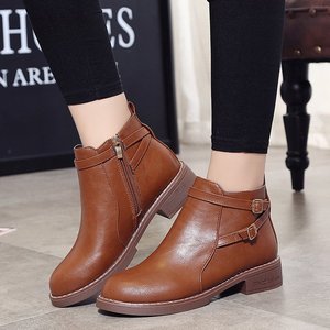 Bottes pour femmes en <span class=keywords><strong>cuir</strong></span> à <span class=keywords><strong>talon</strong></span> bas et à ceinture, nouvelle collection automne-hiver, grande taille, bottes à la cheville en gros, <span class=keywords><strong>talon</strong></span> bas - Product Image 2