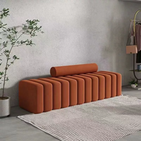 Banc long en tissu moderne et minimaliste, tabouret et pouf élégants pour l'entrée, la chambre à coucher, les magasins de vêtements, pour recevoir des invités