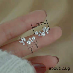 Orecchini a perla dorata E4148 con diamante taglio marquise e design floreale, placcati oro 22k, stile romantico da donna per matrimonio - Product Image 6