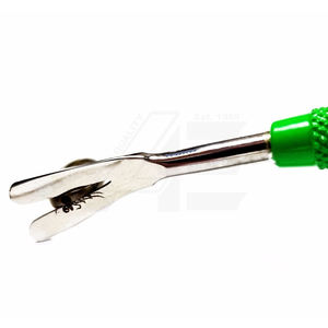 Kit Premium para Eliminar Garrapatas 2026 - Juego de Dos Extractores de Garrapatas de Acero para Gatos y Perros, Kit de Primeros Auxilios con Estuche de Cuero, ODM OEM - Product Image 2