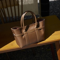 Sac fourre-tout carré en cuir véritable pour femme, de luxe, de créateur, avec poignée supérieure, sangle de taille, texture Nappa ouverte, décoration à fermoir, usage quotidien