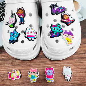 Personnalisé Nouveau Gabbys <span class=keywords><strong>Chat</strong></span> Dessin Animé Sabot Charmes <span class=keywords><strong>Maison</strong></span> de Poupée Sabot Charmes Haute Qualité Chaussures Accessoires Pour Vente En Gros Design Charmes - Product Image 4