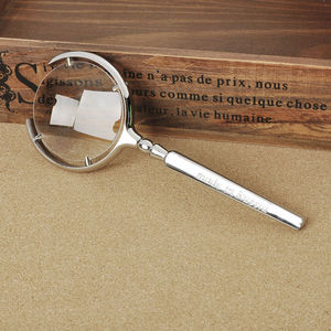 Lupa de mano con lente de 8X y 80 mm, forma de media luna, cristal de lectura de metal para libros y periódicos - Product Image 2