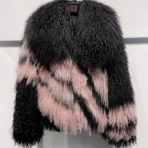 Giacca Corta Avant-Garde Bicolore con Ampio Colletto in Pelliccia, Cappotto Invernale Corto da Donna in Vera Pelliccia di Pecora Mongola - Product Image 6