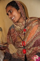 Agustina — boucles d'oreilles pendantes en raphia, bijoux colorés, style africain et bohème, faits à la main, pour femmes