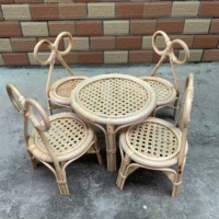 Adorable table ronde et chaise en rotin pour enfants