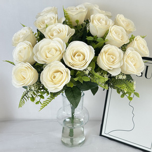 Bouquet di 18 Rose Artificiali in Tessuto di Seta Fatto a Mano, Nuova Decorazione per <span class=keywords><strong>San</strong></span> <span class=keywords><strong>Valentino</strong></span>, Matrimoni, <span class=keywords><strong>Casa</strong></span>, Fotografia e Tavola da Pranzo - Product Image 6