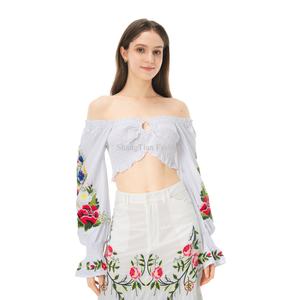 Haut ample décontracté à manches longues et épaules dénudées avec broderie florale, style crop top sexy pour femme – Nouvelle collection en promotion - Product Image 1