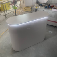 Accessoires de fête : Socle cannelé pour gâteau de mariage, arche de toile de fond, support de piédestal avec LED, socle de table à gâteau blanc