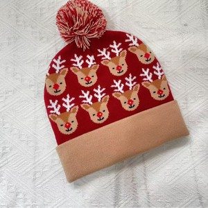 Gorro navideño tejido con diseño de reno rojo, gorro de lana cálido con pompón para uso en exteriores en invierno - Product Image 1