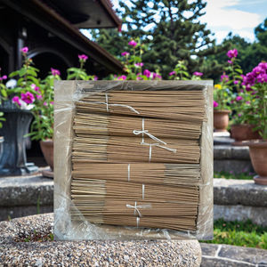 Encens en bois d'agar fait à la main, arôme riche et naturel - Product Image 1