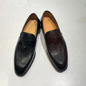 Mocasines a Rayas Modernos, Cómodos y Ligeros, de Cuero, con Diseño de Moda - Product Image 1