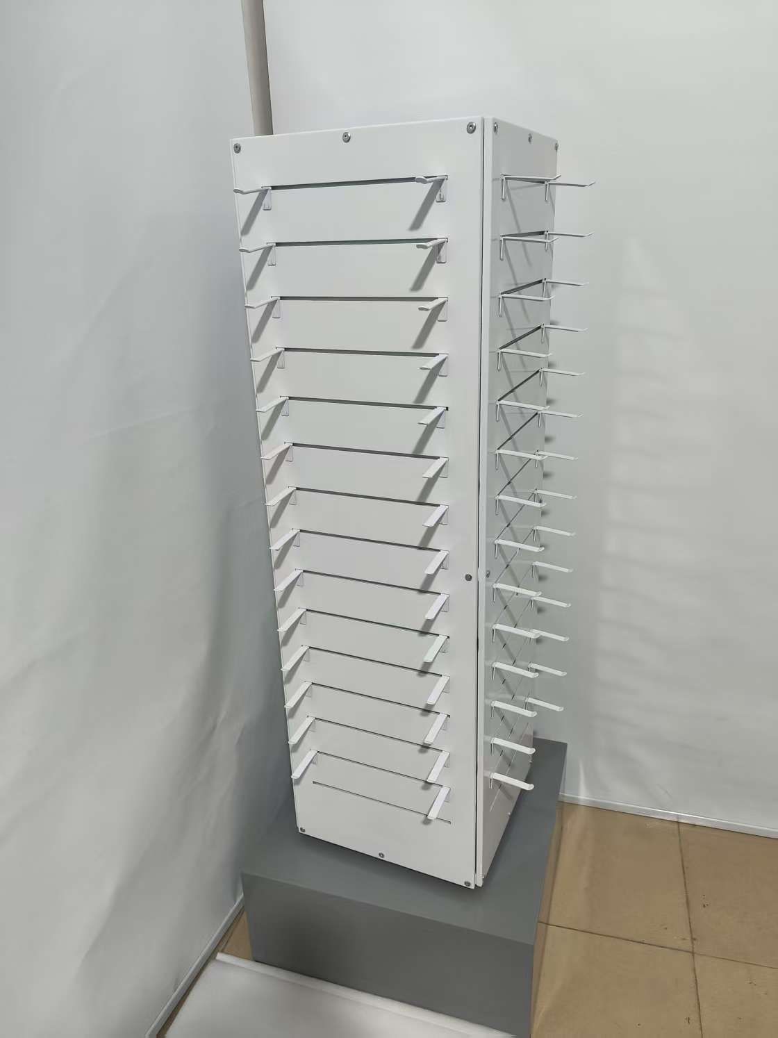 360 Degrees Rotation Metal Display Stand White Data Cord Display Racks square Floor Stand Shelf with Long Pegs — view 4