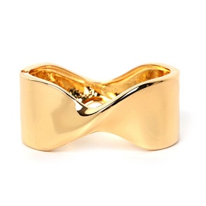 2024 High Quality Wholesale Custom Fashion Stainless Steel <b>Gold</b> Plated Bangle for Women - Product Image 1
