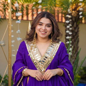 Chal de Seda Morado Bordado con Espejos, Prenda Tradicional India y Pakistaní para Mujer, para Todas las Temporadas - Product Image 4