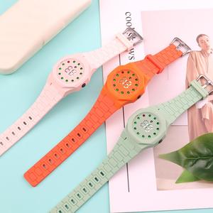 Nouvelle montre numérique à LED avec cadran à chaîne, design simple et élégant, pour collégiens, boîtier lumineux en plastique ajouré - Product Image 3