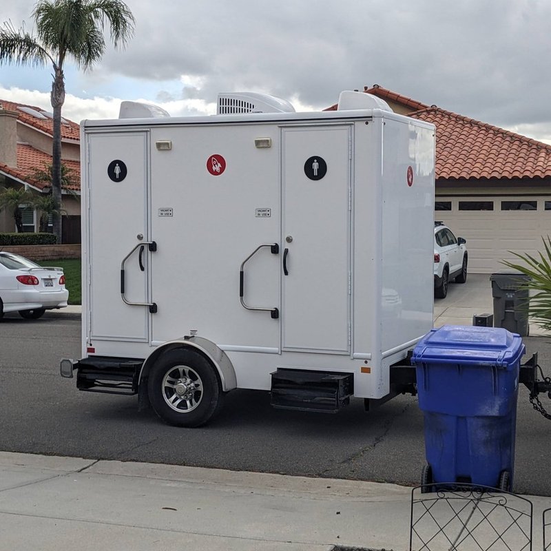 Portable Bathroom Trailer VIP Toilets Luxury