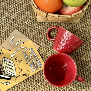 Taza de café pequeña de cerámica roja de estilo retro, tallada a mano, de alto valor y con un toque atmosférico, un regalo perfecto para parejas y bodas. - Product Image 2