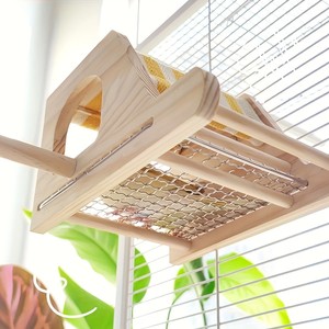 Estación de Descanso Multifuncional de Madera para Pájaros con Entrada en Arco, Cama de Cuerda y Base Ventilada para el Enriquecimiento de Aves Pequeñas - Product Image 3