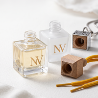 Diffuseur de voiture miniature carré en verre suspendu 5ml 8ml, flacon vide avec bouchon en bois, désodorisant en gros pour voiture