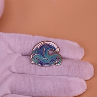 Émail doux dur bleu océan vagues épinglette pour Surfer cadeau collier broche 1 pouce nickelé vague de mer décorer épingle badge