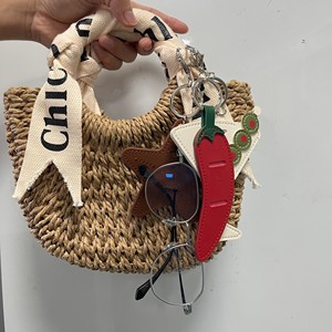 Portachiavi in Pelle PU per <span class=keywords><strong>Occhiali</strong></span> <span class=keywords><strong>da</strong></span> Sole, <span class=keywords><strong>Clip</strong></span> per <span class=keywords><strong>Occhiali</strong></span> a Forma Carina per Borse e Zaini, Accessorio Portatile per <span class=keywords><strong>Occhiali</strong></span> - Product Image 2