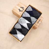 Vente en gros en Chine Fabricant 5 paires par boîte Coton Four Seasons Hommes Boîte habillée Chaussettes Cadeau d'affaires Chaussettes