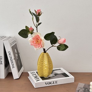 Jarrón de cerámica con forma de estrella de mar amarilla, jarrón con forma de fruta para decoración del hogar, estilo escandinavo - Product Image 3