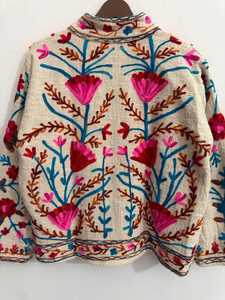 Abrigo Tradicional Hecho a Mano Suzani, Terciopelo de Seda, Bordado Étnico Jaipuri, Abrigo para Mujer, Proveedor de Boutique Vintage - Product Image 6