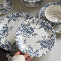 Service de vaisselle en céramique bleu vintage à motifs floraux en relief, assiettes décoratives, bols à soupe, tasses à café pour événements de mariage
