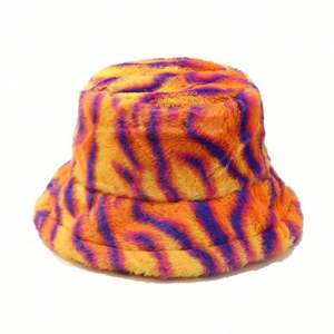 Chapeau Bob Doux et Chaud en Fausse Fourrure Colorée pour Femme, Nouvelle Collection Automne Hiver 2023, Vente en Gros Europe et États-Unis - Product Image 5