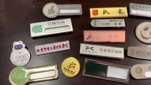 Pin Metálico Antiguo Personalizado para Recuerdo <span class=keywords><strong>de</strong></span> Sitio Turístico o Universidad, Imán <span class=keywords><strong>de</strong></span> Nevera con <span class=keywords><strong>Relieve</strong></span> y Broche <span class=keywords><strong>de</strong></span> Metal Esmaltado <span class=keywords><strong>Hueco</strong></span> - Product Image 4